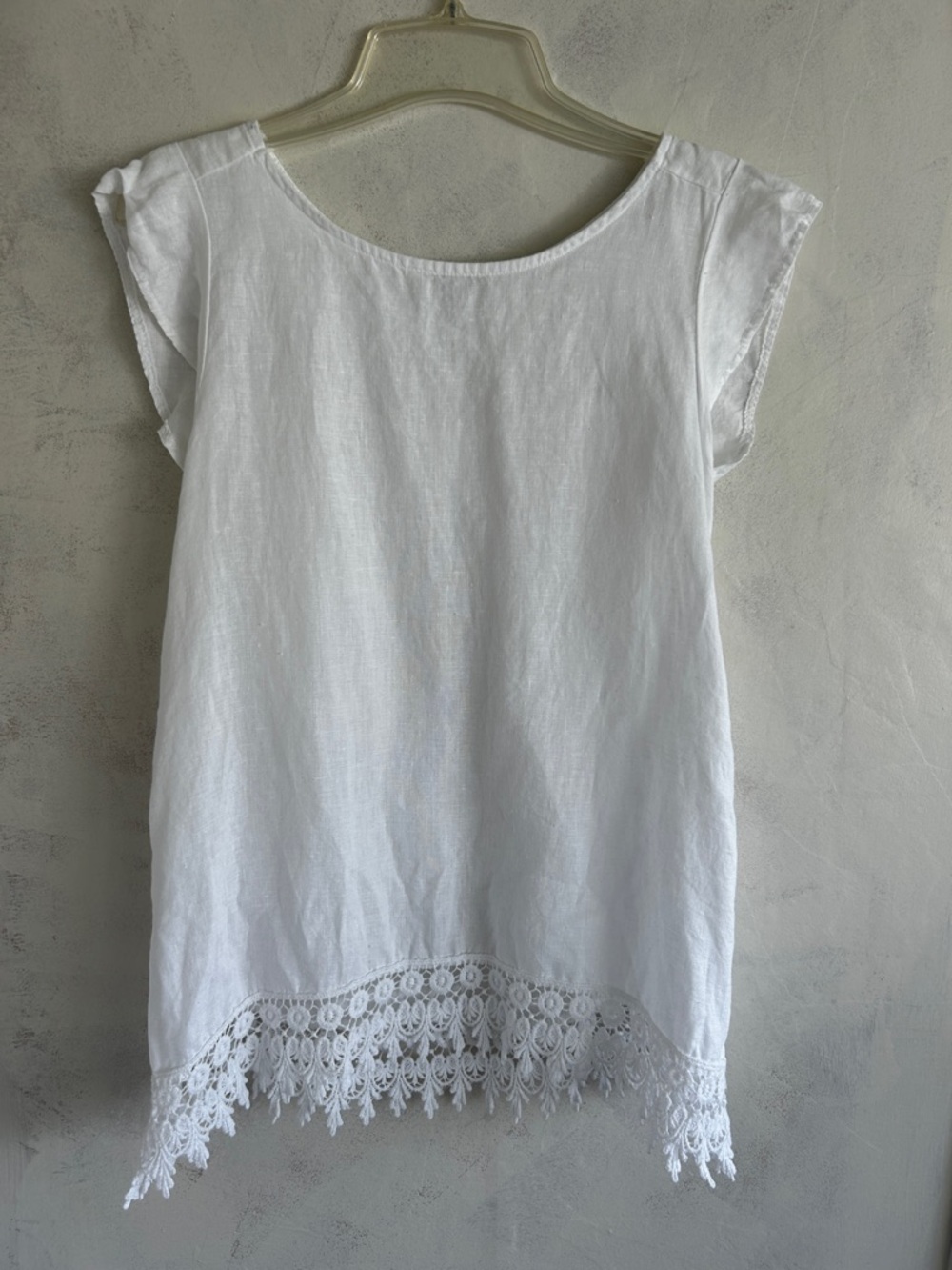 White Lace-Hem Flutter Sleeve Tunic Top